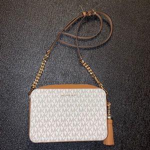 MICHAEL KORS
Ginny Medium Logo Crossbody Bag